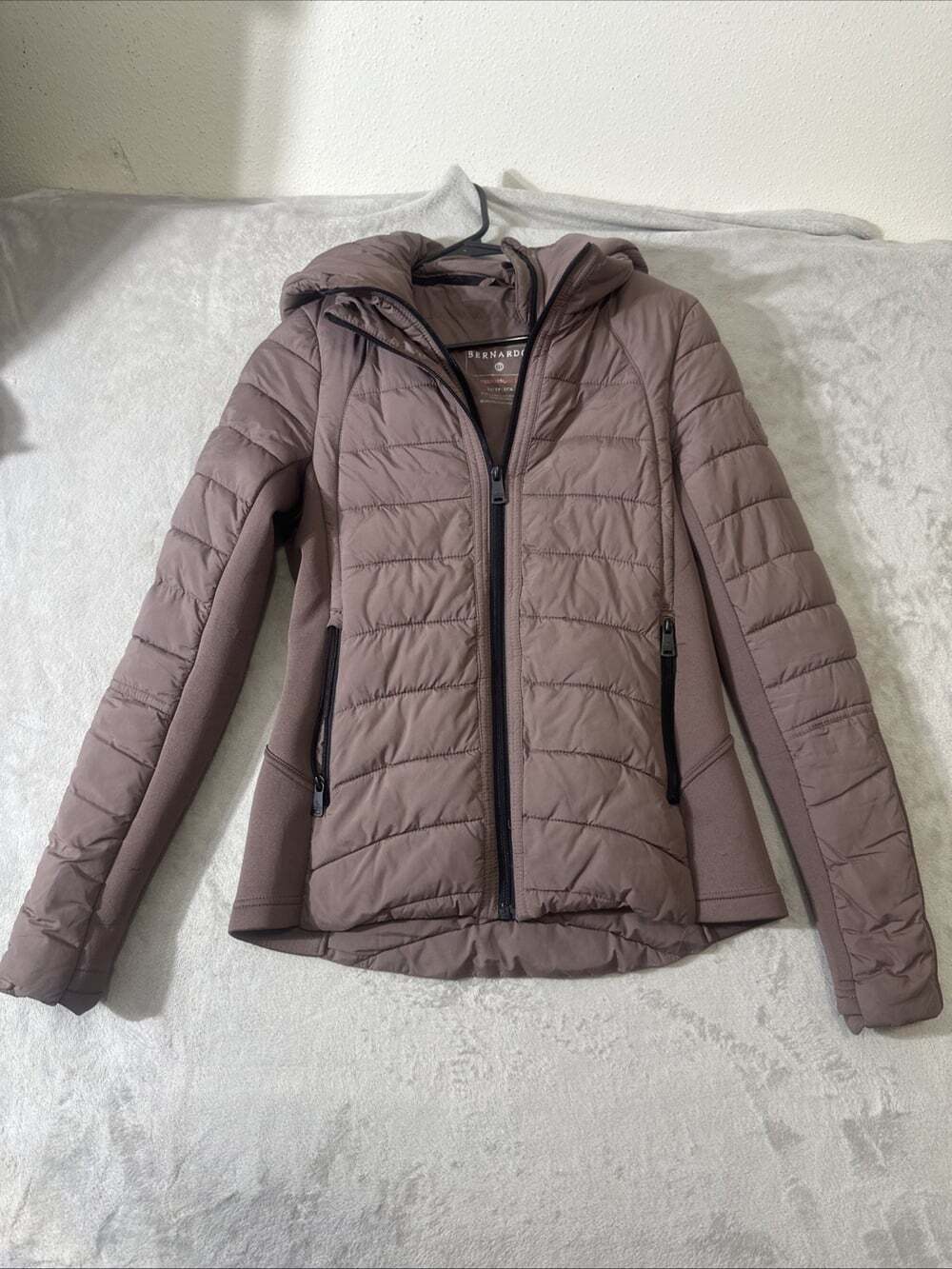 Bernardo Performance Women’s XS Mauve Quilted Puffer Jacket Hooded Stretch